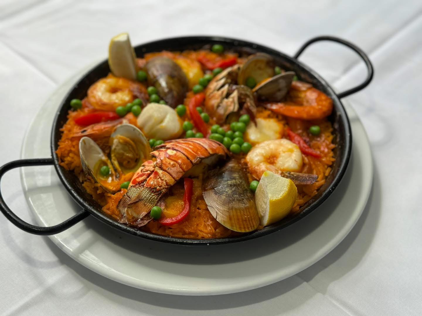 Paella de mariscos de Chotis en Avila